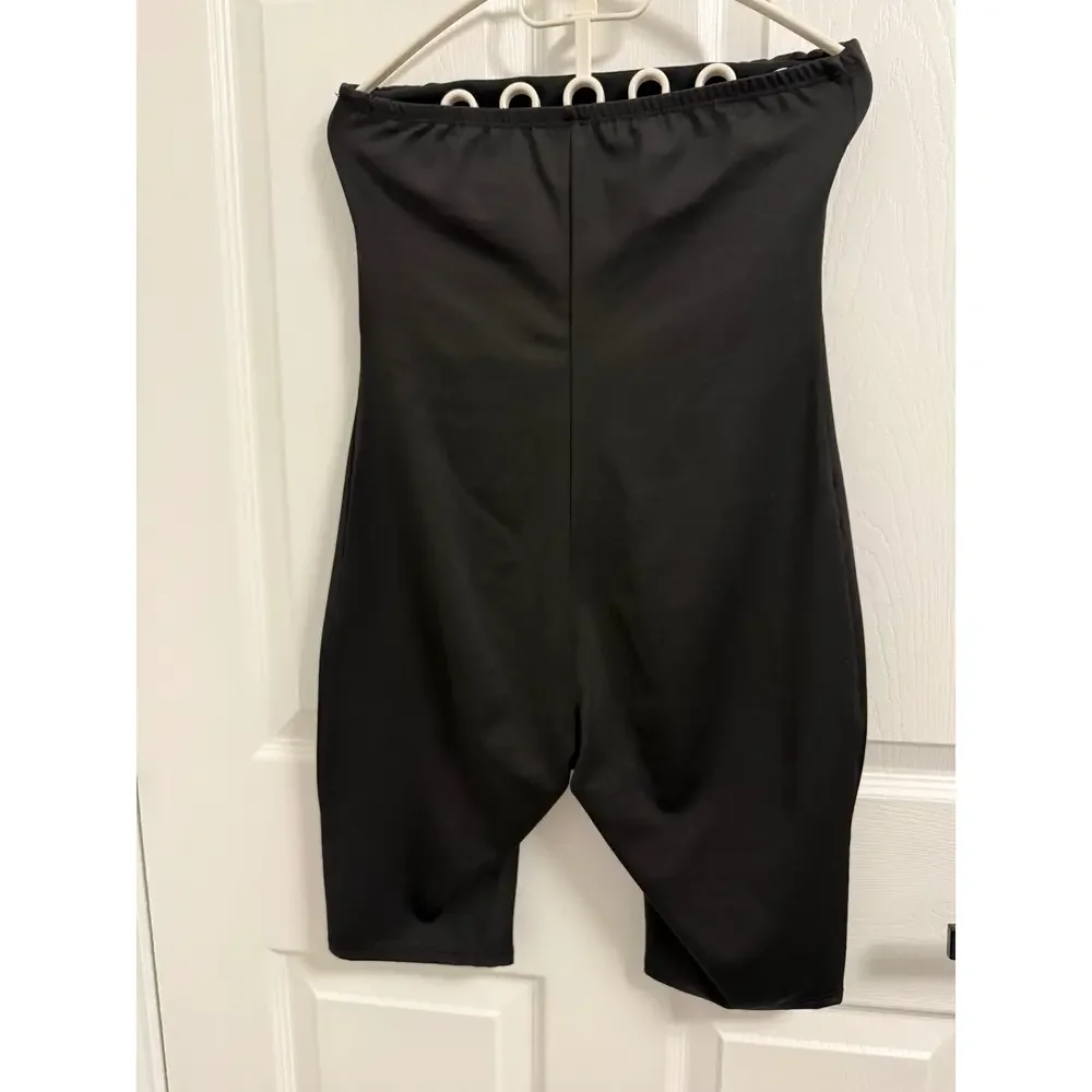 No brand Strapless cutout shorts romper in Black - Picture 2 of 3